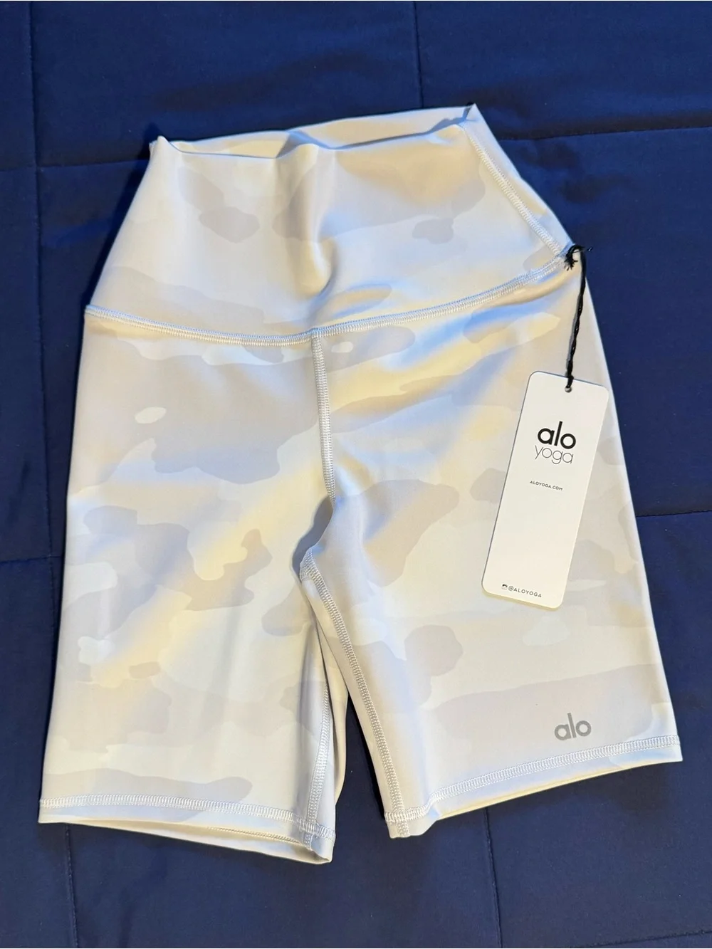 NWT Alo Yoga Shorts White Camo Fitness Gym Athleisure Biker Running Women XS